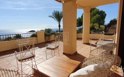 SPECTACULAR BEACHFRONT APARTMENT – VILLA GADEA, ALTEA